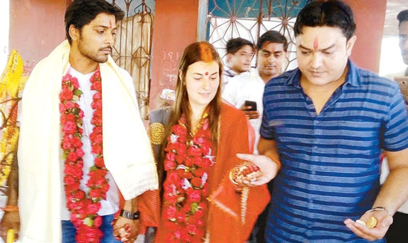 ‘ফেসবুক ফ্রেন্ড’ স্পেনীয় তরুণীকে বিয়ে করলেন পশ্চিমবঙ্গের তরুণ - West Bengal News 24