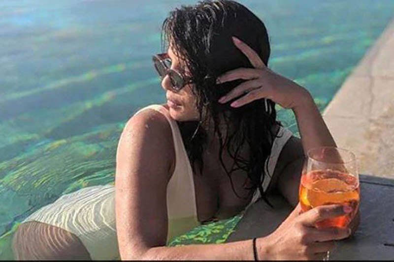 সাঁতারের পোশাকে প্রিয়াঙ্কার ছবি ভাইরাল - West Bengal News 24 সাঁতারের পোশাকে প্রিয়াঙ্কার ছবি ভাইরাল