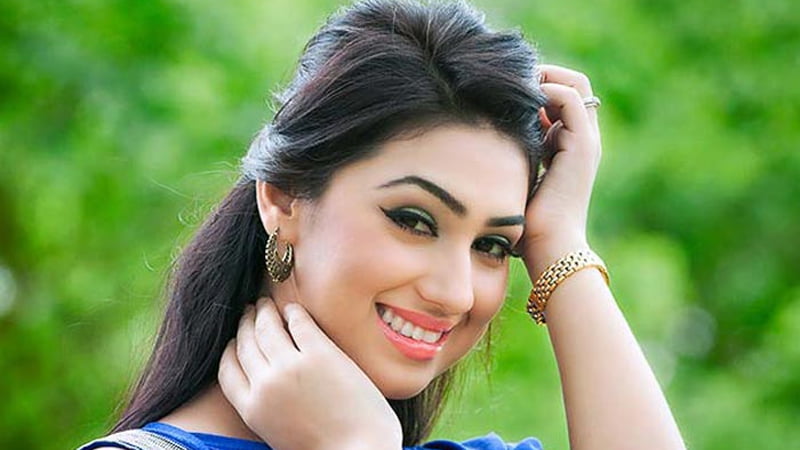 নায়ক-নায়িকার প্রেম-বিয়ে নিয়ে লুকোচুরি - West Bengal News 24