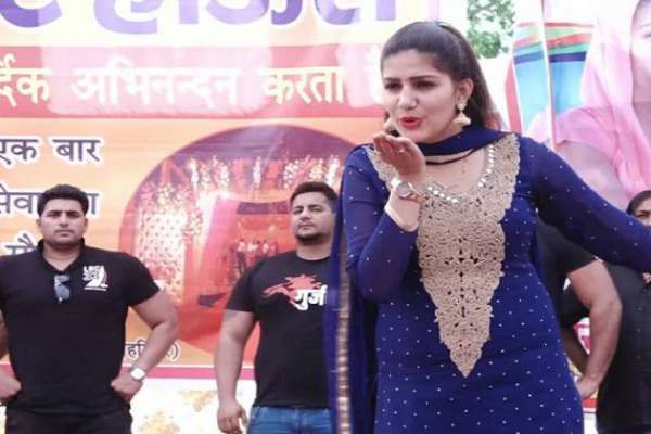 বিজেপিতে যোগ দেওয়ার পর ফের ভাইরাল স্বপ্না চৌধুরির নাচ ! মথুরার মঞ্চে ঝড় তুললেন তিনি… - West Bengal News 24