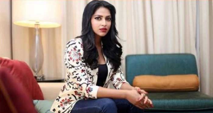 ছবির দৃশ্যে নগ্ন নায়িকা! রাজনৈতিক ‘শিকারে’ আদাই - West Bengal News 24