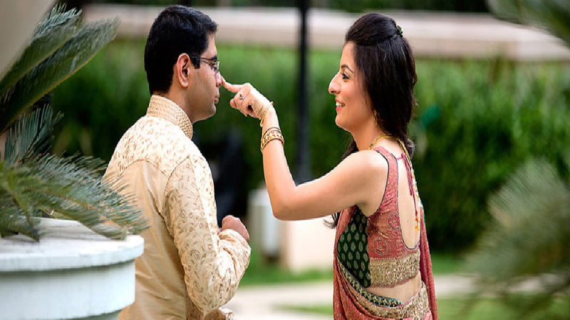 স্বামী-স্ত্রীর সম্পর্কে দূরত্ব বাড়ছে? জেনে নিন করণীয় - West Bengal News 24