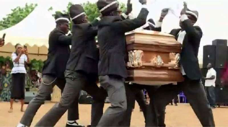 যেখানে নাচে-গানে বিদায় জানানো হয় মৃতদের! - West Bengal News 24