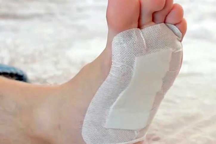 এই উপাদানটি রাতে পায়ে মেখে দেখুন, চমকে যাবেন - West Bengal News 24