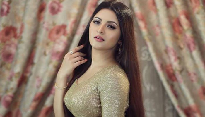 এই ছবির মধ্যে প্রেম কোথায় পেলেন? প্রশ্ন পরীর - West Bengal News 24