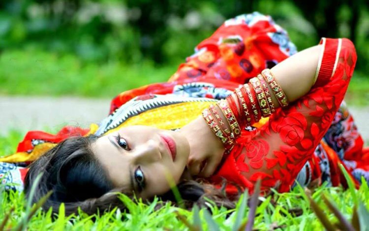 মেয়েদের ফ্যাশনে চুড়ির বাহার! - West Bengal News 24 মেয়েদের ফ্যাশনে চুড়ির বাহার! - West Bengal News 24