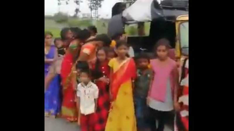 এক অটোরিশায় ২৪ যাত্রী! ভিডিও ভাইরাল - West Bengal News 24
