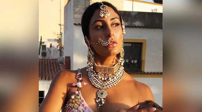 নগ্নতা আর উত্তুঙ্গ যৌবনের স্তন্যদান… - West Bengal News 24 নগ্নতা আর উত্তুঙ্গ যৌবনের স্তন্যদান… - West Bengal News 24