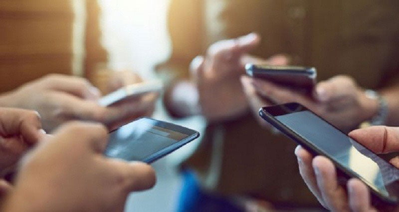 ৫ ঘণ্টার বেশি মোবাইল হাতে থাকলেই বিপদ! - West Bengal News 24 ৫ ঘণ্টার বেশি মোবাইল হাতে থাকলেই বিপদ! - West Bengal News 24