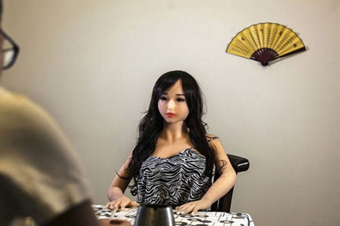 প্রতারিত হওয়ার ভয়ে পুতুলের সঙ্গে প্রেম যুবকের! - West Bengal News 24