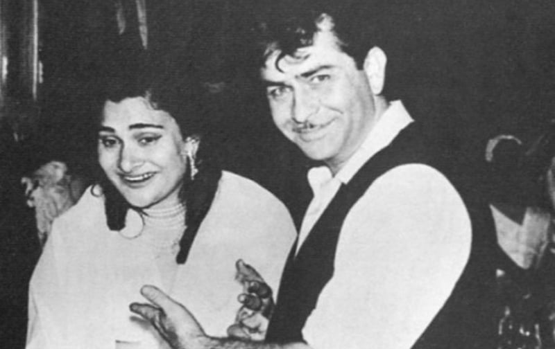 সম্বন্ধ করে বিয়ে করেছিলেন এই বলি-তারকারা - West Bengal News 24