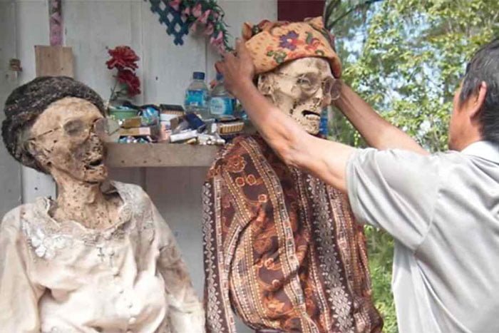 পৃথিবীর সবচেয়ে হাড় হিম করা ১০টি রীতি যা আজও পালিত হয় - West Bengal News 24 পৃথিবীর সবচেয়ে হাড় হিম করা ১০টি রীতি যা আজও পালিত হয় - West Bengal News 24