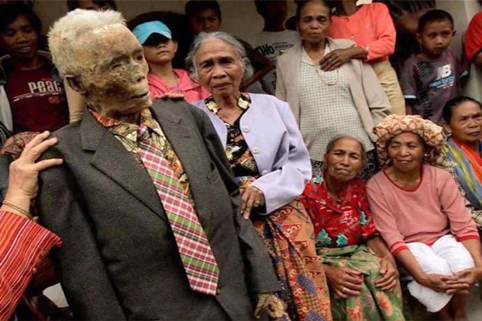 পৃথিবীর সবচেয়ে হাড় হিম করা ১০টি রীতি যা আজও পালিত হয় - West Bengal News 24 পৃথিবীর সবচেয়ে হাড় হিম করা ১০টি রীতি যা আজও পালিত হয় - West Bengal News 24