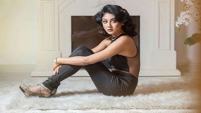 কালো পোশাকে ঝড় তুললেন জয়া - West Bengal News 24 কালো পোশাকে ঝড় তুললেন জয়া - West Bengal News 24