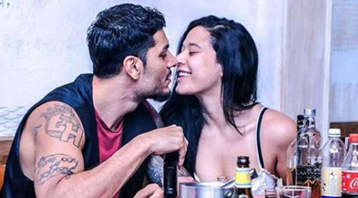 বয়ফ্রেন্ডের সঙ্গে অন্তরঙ্গ জ্যাকি শ্রফ কন্যা - West Bengal News 24