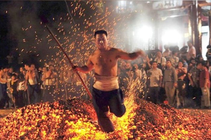 পৃথিবীর সবচেয়ে হাড় হিম করা ১০টি রীতি যা আজও পালিত হয় - West Bengal News 24 পৃথিবীর সবচেয়ে হাড় হিম করা ১০টি রীতি যা আজও পালিত হয় - West Bengal News 24