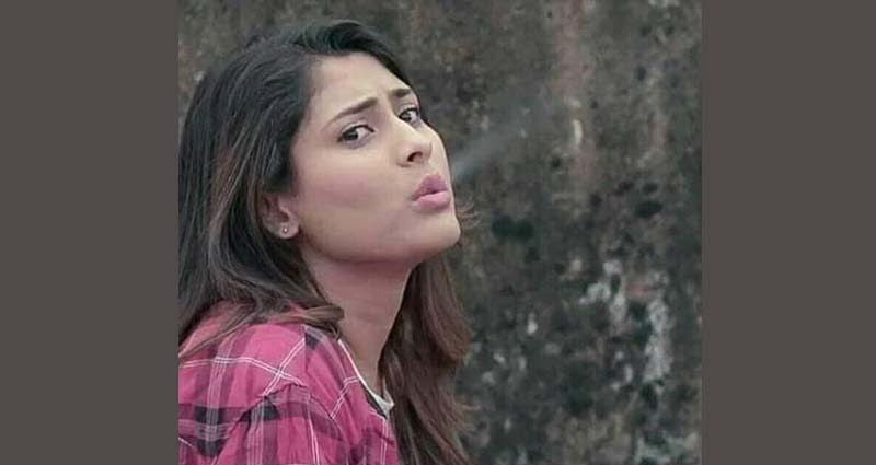 মেহজাবিনের সিগারেট খাওয়ার ছবি ভাইরাল! (ছবিসহ) - West Bengal News 24