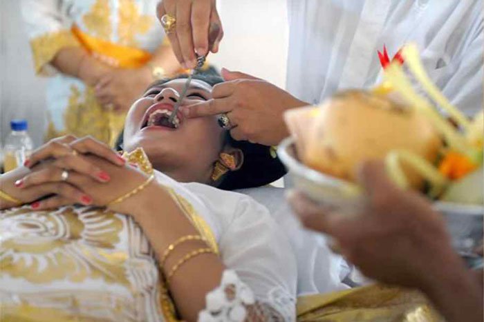 পৃথিবীর সবচেয়ে হাড় হিম করা ১০টি রীতি যা আজও পালিত হয় - West Bengal News 24 পৃথিবীর সবচেয়ে হাড় হিম করা ১০টি রীতি যা আজও পালিত হয় - West Bengal News 24