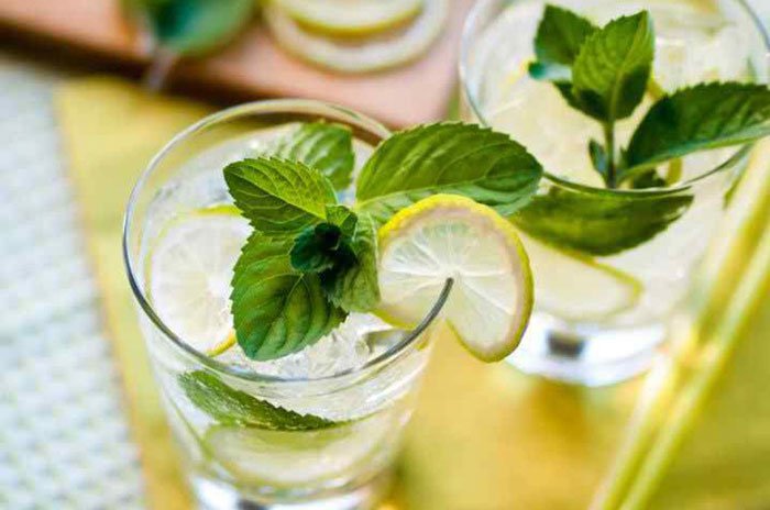 জলের স্বাদে চমক নিয়ে আসুন স্বাস্থ্যকর ৫টি উপায়ে - West Bengal News 24 জলের স্বাদে চমক নিয়ে আসুন স্বাস্থ্যকর ৫টি উপায়ে - West Bengal News 24