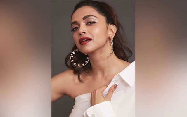 বেশি পারিশ্রমিক পেয়েও অপরাধবোধে দীপিকা - West Bengal News 24