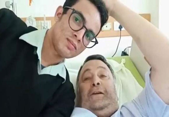 বেডে শুয়ে হাসপাতালকর্মীর গান শুনেছিলেন ঋষি, ভাইরাল হল শেষ ভিডিও ! - West Bengal News 24