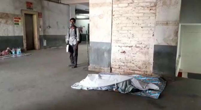 করোনা আশঙ্কায় ক্যানসারে মৃতার দেহ গ্রামে ঢোকাতে বাধা, হাসপাতালেই দিদির দেহ রেখে ফিরলেন ভাই - West Bengal News 24