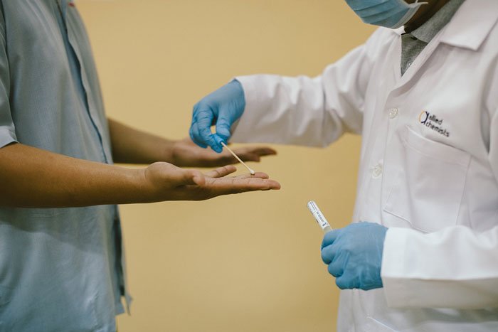 করোনা পরীক্ষা না করে স্বামীকেই বাড়িতে ঢুকতে দিলেন না স্ত্রী - West Bengal News 24