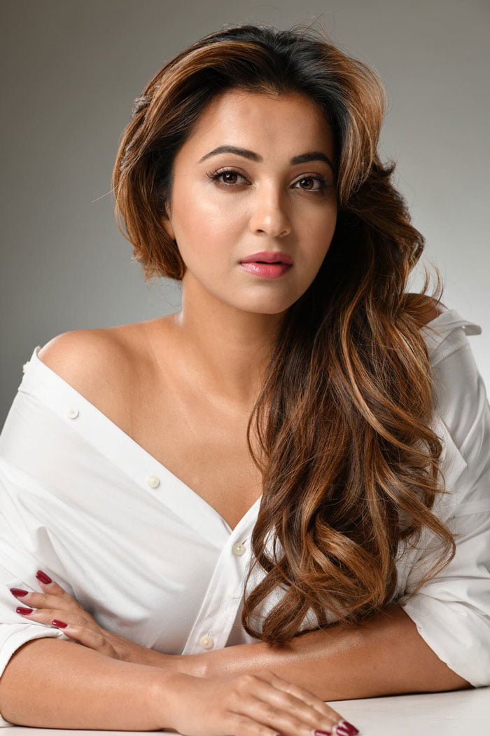 ‘বড় লোকের বিটি লো’-গানে নেচে ভাইরাল অভিনেত্রী কৌশানী ! দেখুন ভিডিও - West Bengal News 24