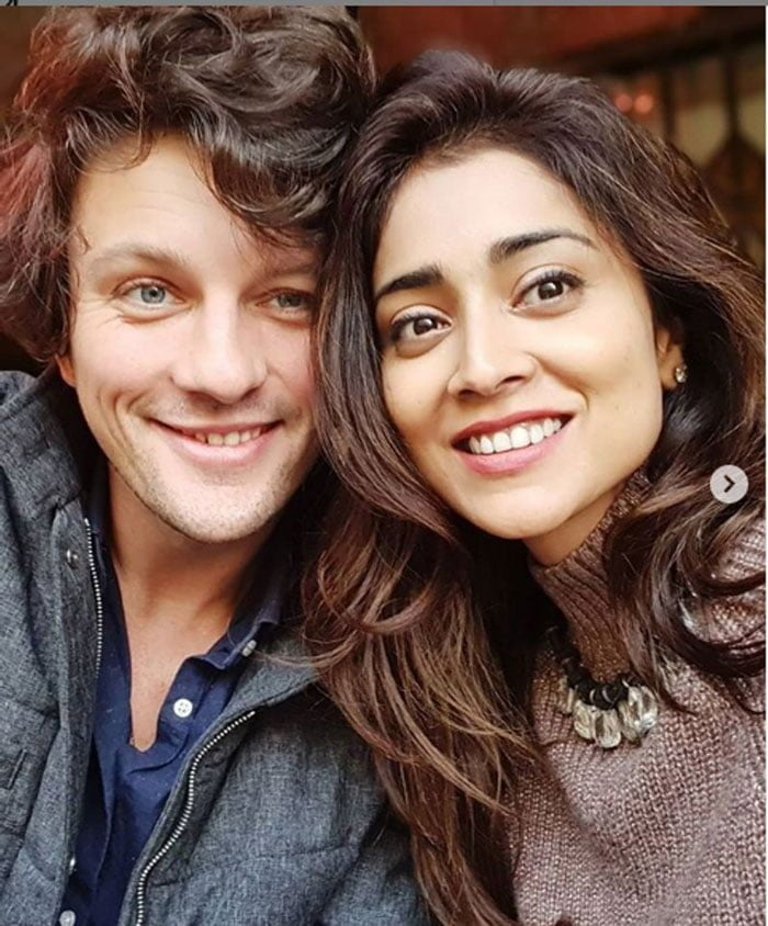 লাইভ চলাকালীন অভিনেত্রীর গোপন অঙ্গ নিয়ে মন্তব্য ফ্যানের, যোগ্য জবাব দিলেন স্বামী - West Bengal News 24