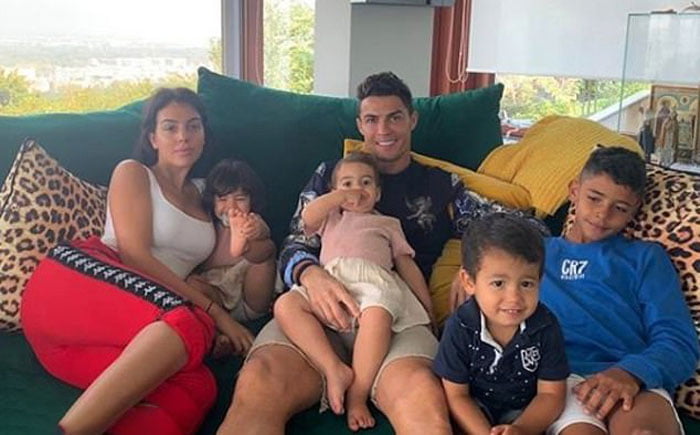 তুরিনে ফিরেই সপরিবারে ১৪ দিনের কোয়ারেন্টাইন হলেন বিশ্ব বিখ্যাত ফুটবলার ! - West Bengal News 24