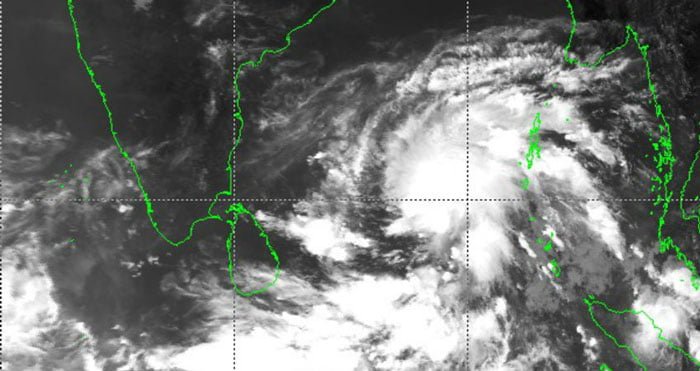 ধেয়ে আসছে ঘূর্ণিঝড় ‘আম্ফান’ , মঙ্গলবার থেকে কলকাতা সহ ৭ জেলায় বৃষ্টির সম্ভাবনা ! - West Bengal News 24 ধেয়ে আসছে ঘূর্ণিঝড় ‘আম্ফান’ , মঙ্গলবার থেকে কলকাতা সহ ৭ জেলায় বৃষ্টির সম্ভাবনা ! - West Bengal News 24
