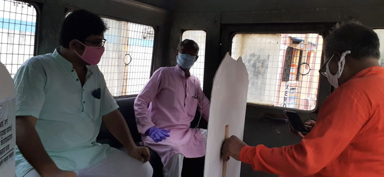 শ্রীরামপুরে মহকুমা শাসকের দপ্তর থেকে গ্রেফতার বিজেপি নেতা শ্যামল বোস ও অমানিশ আইয়ার - West Bengal News 24