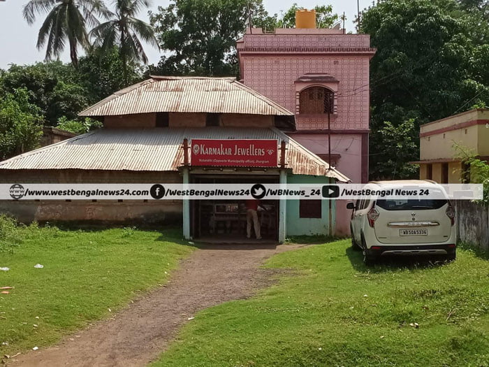 সাবেক ঝাড়গ্রামের ঐতিহ্যের সাক্ষী মাটির বাড়ির অলঙ্কার দোকান - West Bengal News 24