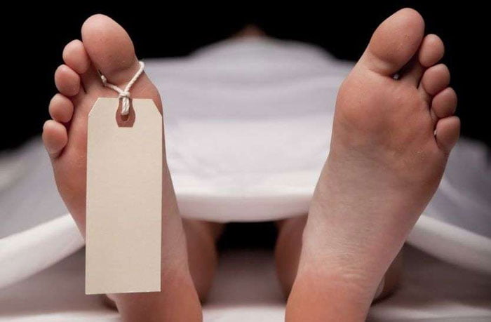করোনা আক্রান্তের দেহ সত্‍কার করতে গিয়ে উন্মত্ত জনতার রোষের শিকার হল পুলিশ ! - West Bengal News 24