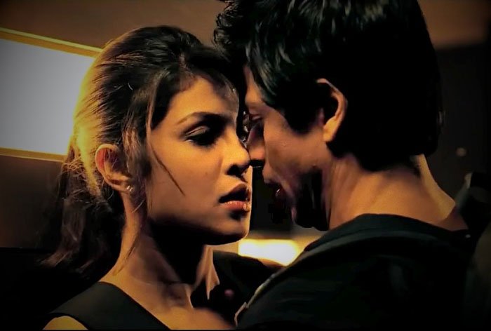 হঠাৎ আলোচনায় শাহরুখ-প্রিয়াঙ্কার সেই ভিডিও - West Bengal News 24