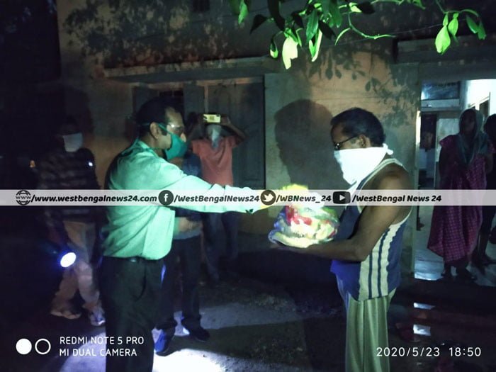 ঝাড়গ্রাম শহরে ঈদের প্রাক্কালে সংখ্যালঘুদের বাড়িতে গিয়ে শুভেচ্ছা জানালেন মহকুমাশাসক - West Bengal News 24