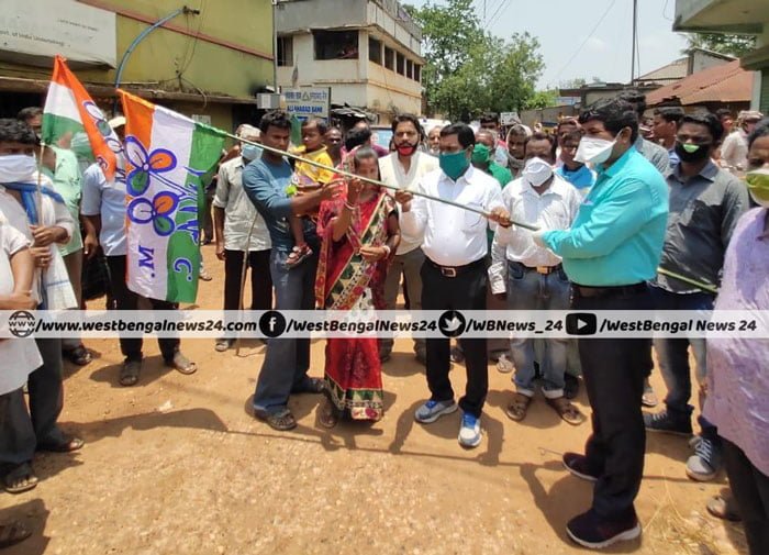 ঝাড়গ্রামের নয়াগ্রামে বিজেপি-র পঞ্চায়েত সদস্য তৃণমূলে যাওয়ায় সংখ্যা গরিষ্ঠ হল তৃণমূলের পঞ্চায়েত বোর্ড - West Bengal News 24