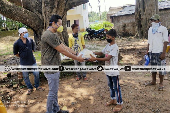ঝাড়গ্রামে টিএমসিপি-র উদ্যোগ, ঈদের উপহারের পোষাক নিজেরাই পছন্দ করল শিশু, কিশোররা - West Bengal News 24