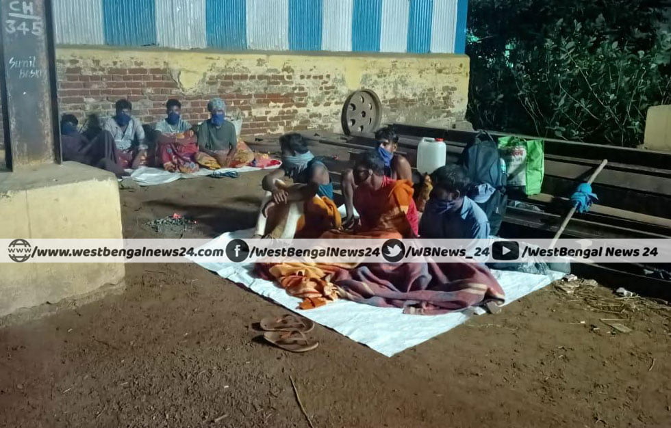 রেল লাইন ধরে হেঁটে ঝাড়গ্রামে এলেন তেলেঙ্গানার কারখানার ৯ পরিয়ায়ী শ্রমিক, সাহায্যহীন শ্রমিকেরা হেঁটেই পাড়ি দেবেন রাঁচীর উদ্দেশ্যে!! - West Bengal News 24 রেল লাইন ধরে হেঁটে ঝাড়গ্রামে এলেন তেলেঙ্গানার কারখানার ৯ পরিয়ায়ী শ্রমিক, সাহায্যহীন শ্রমিকেরা হেঁটেই পাড়ি দেবেন রাঁচীর উদ্দেশ্যে!! - West Bengal News 24