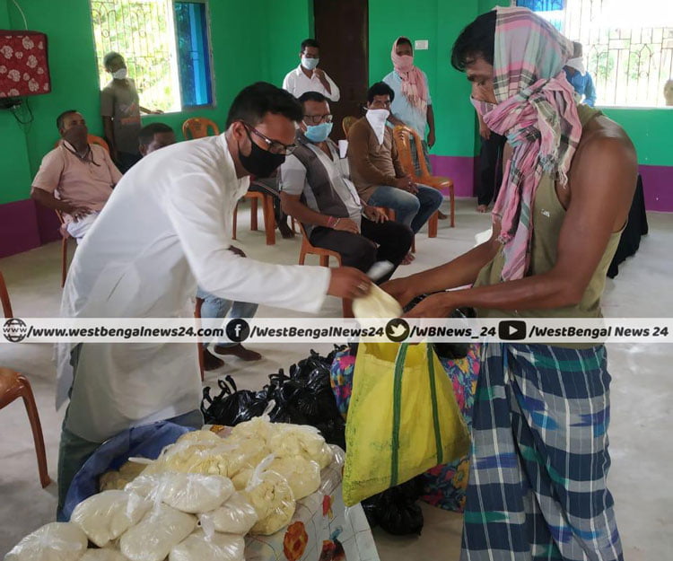 রমজান কিচেন: বিনপুরের গ্রামে খাদ্যসামগ্রী বিলি - West Bengal News 24