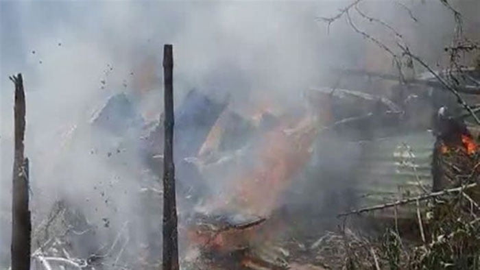 রাজারহাটের আটঘরায় বস্তিতে বিধ্বংসী আগুন, ভস্মীভূত হল শতাধিক ঝুপড়ি ! - West Bengal News 24