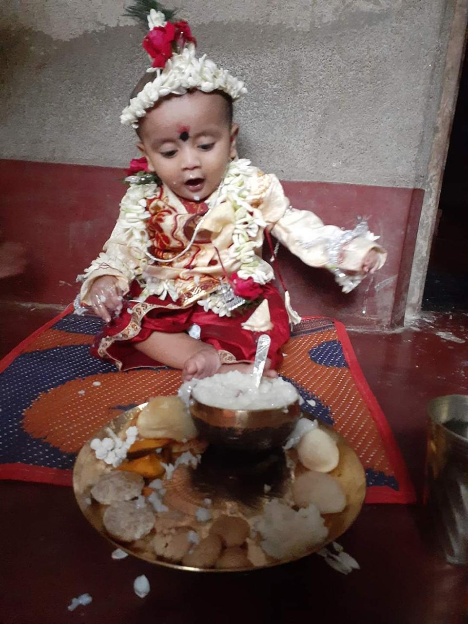 করোনার শঙ্কায় বাতিল অনুষ্ঠান, ঝাড়গ্রামের চিচিড়া গ্রামে মন্দিরের মহাপ্রসাদে শিশুর মুখে ভাত - West Bengal News 24
