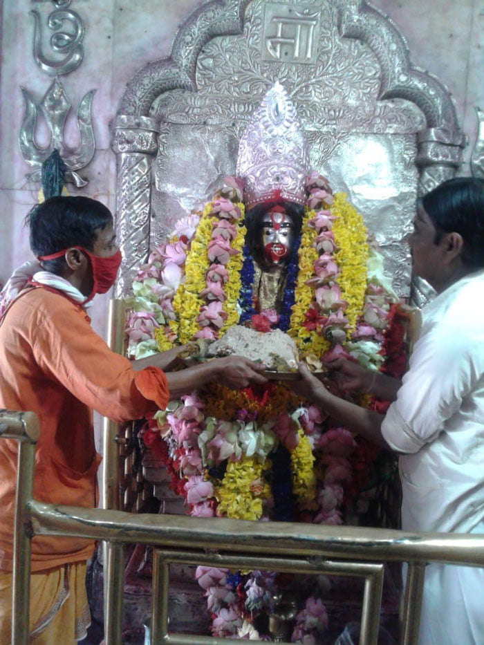 ঝাড়গ্রামবাসীর মঙ্গল কামনায় ব্যবসায়ী মনোজ দাসের উদ্যোগে তারাপীঠে ‘পালা’-পুজো - West Bengal News 24