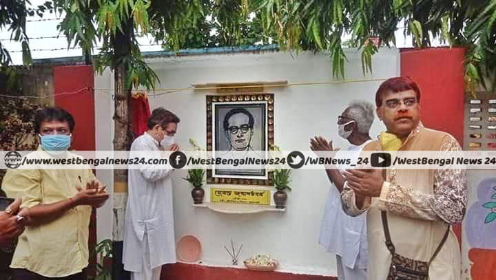 ঝাড়গ্রামের শিল্পী সুবীর বিশ্বাসের তৈরি হেমন্ত মুখোপাধ্যায়ের প্রতিকৃতি স্থান পেল মেদিনীপুরের রবীন্দ্রনিলয়ে - West Bengal News 24
