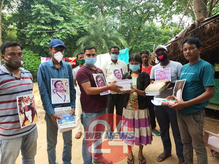 মন্ত্রীর পাঠানো বই পেল মাধ্যমিকের কৃতী মন্দিরা - West Bengal News 24