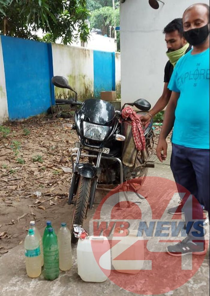 সিনেমার কায়দায় পিছু ধাওয়া করে চোলাই-কারবারিকে ধরলেন আবগারি কর্মীরা - West Bengal News 24