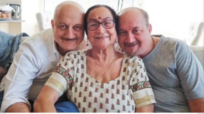 এবার অনুপম খেরের পরিবারে করোনার হানা - West Bengal News 24 এবার অনুপম খেরের পরিবারে করোনার হানা - West Bengal News 24