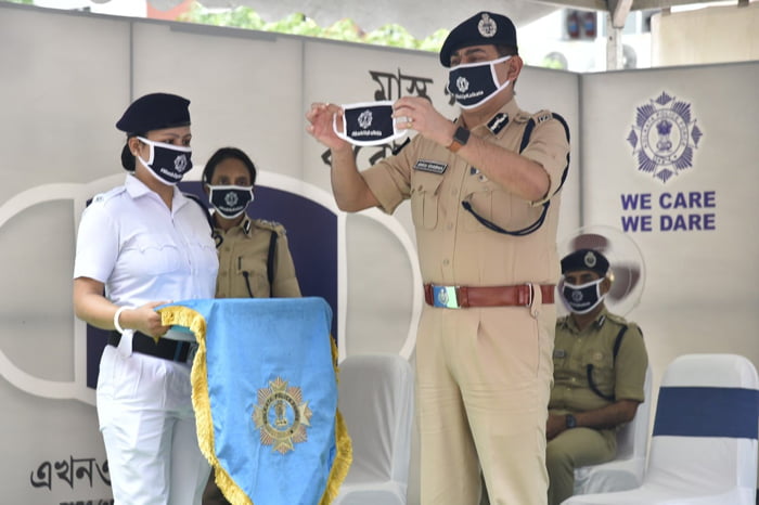 “মাস্ক পরুন, করোনা দূর করুন”মহামারি সচেতনতায় লালবাজার ! - West Bengal News 24