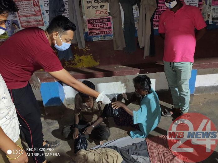 জন্মদিনে ভবঘুরেদের ভুরিভোজ করালেন টিএমসিপি-র রাজ্য নেতা - West Bengal News 24