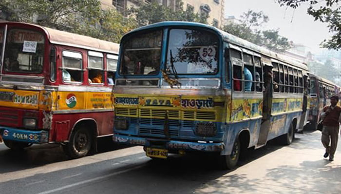 সরকারি বাসের সঙ্গে বেসরকারি বাসের সংখ্যাও বেশি রাস্তায় , ভোগান্তিও কমল যাত্রীদের ! - West Bengal News 24